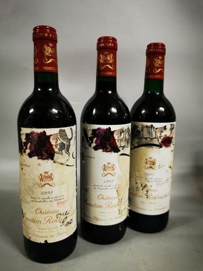 null 3 bouteilles CH. MOUTON-ROTHSCHILD, 1° cru Pauillac 1992 (es, et & ea)     ...